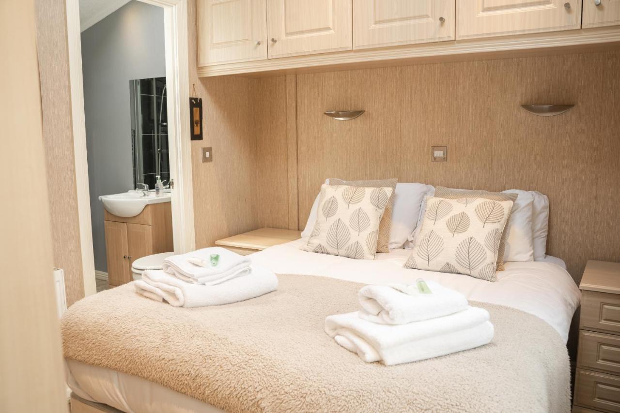 Pass The Keys The Lodge At Point House Farm - Sleeps Up To 6 Честер Екстер'єр фото